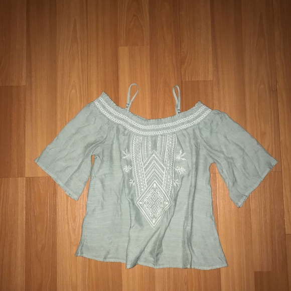 Off Shoulder Blouse - Picture 1 of 3